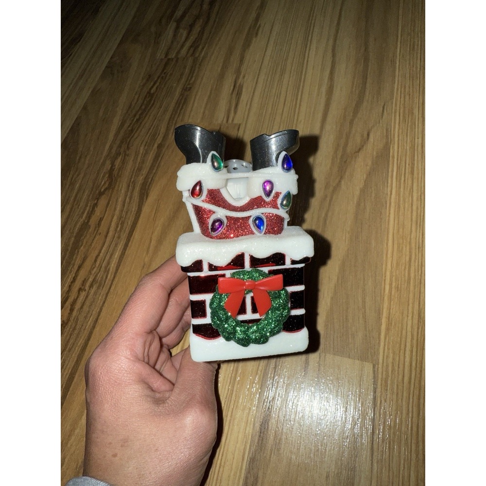 Bath & Body Works Santa In Chimney Wallflower Diffuser Plug Wreath